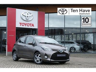 Grijs Occasion 2016 Toyota Yaris Hybrid Trend Hatchback | € 14.900 (Eerlijke prijs)