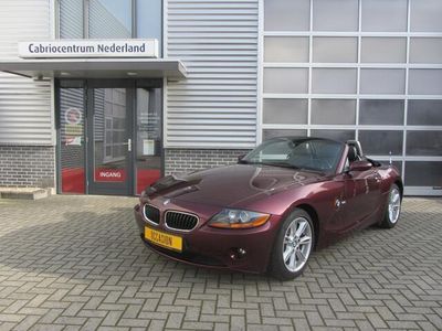 tweedehands BMW Z4 Roadster 2.2i / 6 cil. / Merlot Red Metallic