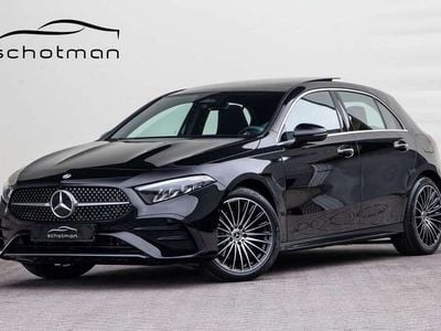 Zwart Gebruikt 2024 Mercedes A250 Premium Hatchback | € 38.500 (Eerlijke prijs)