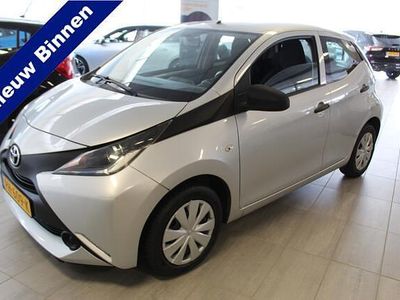 Zilver (metallic) Gebruikt 2017 Toyota Aygo Hatchback | € 7.930 (Eerlijke prijs)