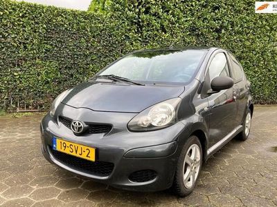 Occasion Toyota Aygo 68 PK (50 kW) 2011 Grijs Hatchback
