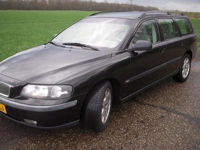 Zwart (metallic) Occasion 2001 Volvo V70 Stationwagen | € 3.650