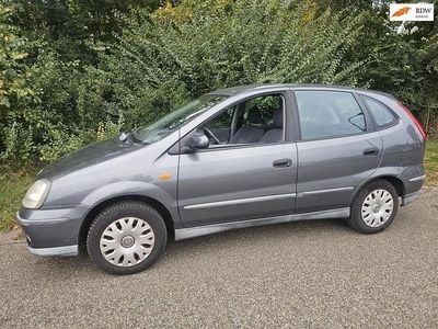 Nissan Almera Tino
