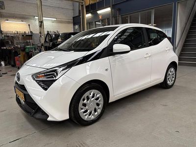 Wit Gebruikt 2022 Toyota Aygo X-play Hatchback | € 12.150 (Goede deal)