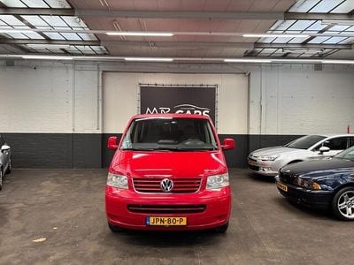 Rood Gebruikt 2007 VW Caravelle MPV | € 9.950