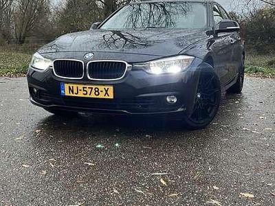 Zwart Gebruikt 2017 BMW 318 Sedan | € 16.250 (Goede deal)
