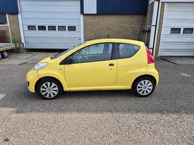 Geel Gebruikt 2010 Peugeot 107 Hatchback | € 1.199 (Eerlijke prijs)
