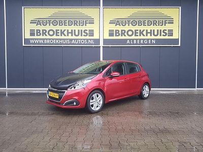 Rood (metallic) Occasion 2019 Peugeot 208 Signature Sky Hatchback | € 4.200