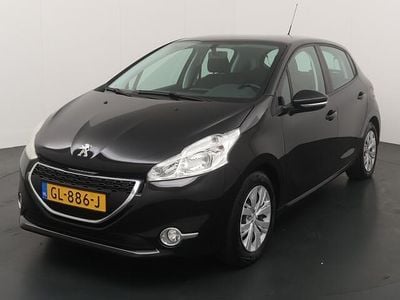 Zwart (metallic) Gebruikt 2014 Peugeot 208 Allure Hatchback | € 6.450 (Eerlijke prijs)