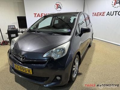 Grijs Gebruikt 2012 Toyota Verso-S MPV | € 4.450 (Goede deal)