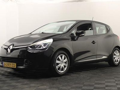 Zwart (metallic) Occasion 2015 Renault Clio IV Hatchback | € 5.499 (Eerlijke prijs)