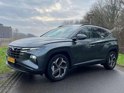 Amazon grey metallic (grijs mica) Occasion 2024 Hyundai Tucson Premium SUV | € 35.900 (Eerlijke prijs)