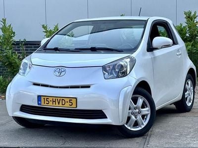 Wit, metallic lak Gebruikt 2009 Toyota iQ Comfort Hatchback | € 6.950 (Eerlijke prijs)