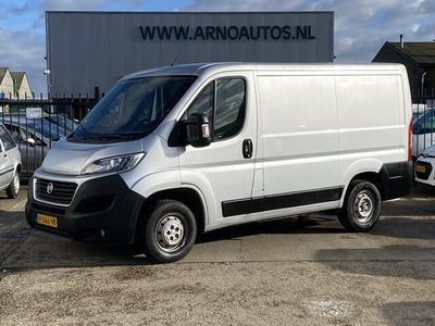 tweedehands Fiat Ducato 30 2.3 MultiJet L1H1 131 PK, 6-BAK, 3-PERSOONS, EURO 6, AIRCO(CLIMA), CRUISE CONTROL, SCHUIFDEUR RECHTS, GROOT NAVIGATIE, ACHTERUITRIJCAMERA, ELEK-RAMEN, BLUETOOTH-RADIO-CD-MP3-MULTIMEDIA, CENT-VERGRENDELING, TREKHAAK