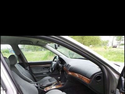 BMW 523