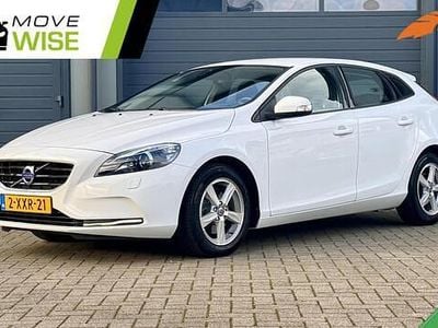 Wit Gebruikt 2014 Volvo V40 Momentum Hatchback | € 11.445 (Eerlijke prijs)