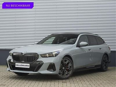 Grijs, metallic lak Gebruikt 2025 BMW 520 M Sport Stationwagen | € 71.875 (Eerlijke prijs)