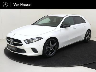 Wit, metallic lak Gebruikt 2019 Mercedes A180 Luxury Hatchback | € 24.490 (Eerlijke prijs)