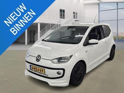 Wit Occasion 2013 VW up! high up! Hatchback | € 5.995 (Eerlijke prijs)