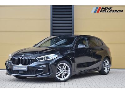 Zwart Gebruikt 2021 BMW 118 M Sport Hatchback | € 21.950 (Eerlijke prijs)
