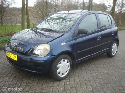 tweedehands Toyota Yaris 1.0-16V VVT-i Sol Airco 5 drs. links voorschade