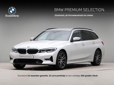 Wit Occasion 2021 BMW 320 Executive Stationwagen | € 32.950 (Eerlijke prijs)