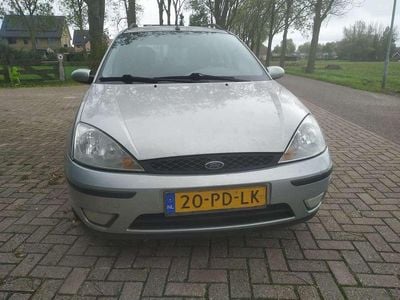 Groen Occasion 2004 Ford Focus Futura Stationwagen | € 650 (Goede deal)