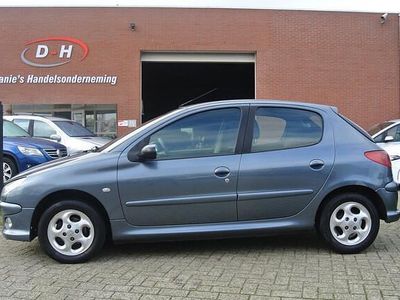 Grijs Gebruikt 2007 Peugeot 206 Forever Hatchback | € 1.499 (Eerlijke prijs)