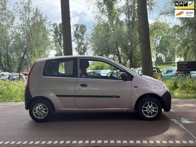 Occasion Daihatsu Cuore 59 PK (43 kW) 2005 Rood Hatchback