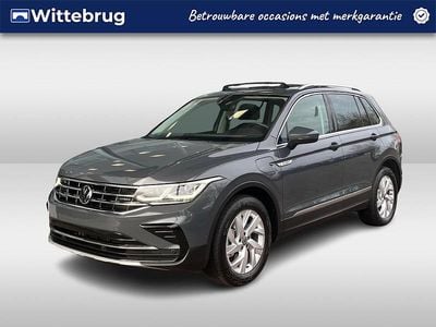 Grijs (metallic) Gebruikt 2023 VW Tiguan Elegance SUV | € 35.950 (Goede deal)