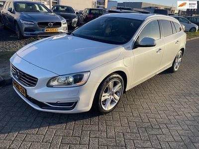 Wit (metallic) Gebruikt 2013 Volvo V60 Summum Stationwagen | € 4.900 (Goede deal)