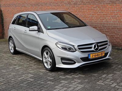 Grijs Occasion 2015 Mercedes B180 Ambition MPV | € 15.950 (Duur)
