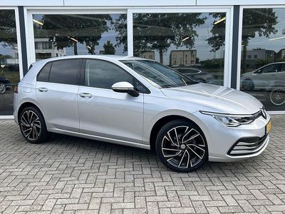 Grijs Gebruikt 2021 VW Golf VIII Life Hatchback | € 16.950 (Iets duurder)