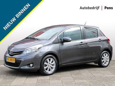 Grijs Gebruikt 2014 Toyota Yaris Hatchback | € 9.950 (Eerlijke prijs)
