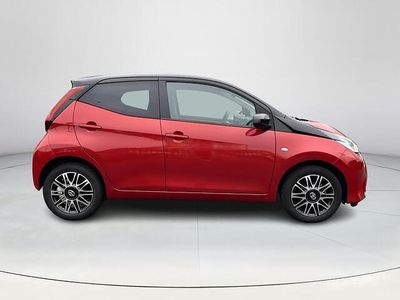 Occasion Toyota Aygo X-clusiv 72 PK (52 kW) 2021 Rood Hatchback