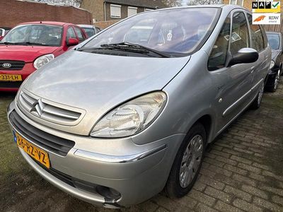 Grijs (metallic) Occasion 2005 Citroën Xsara Picasso Attraction MPV | € 1.450