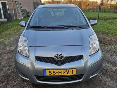Zilver Gebruikt 2009 Toyota Yaris MPV | € 4.000 (Goede deal)