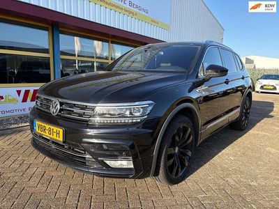 Zwart (metallic) Gebruikt 2019 VW Tiguan R-line SUV | € 34.999 (Iets duurder)
