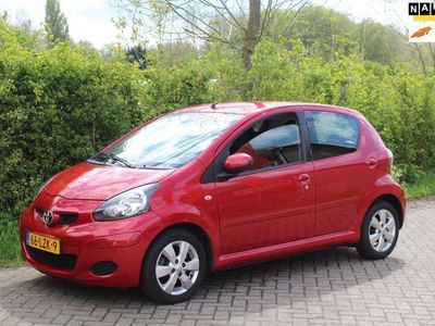 tweedehands Toyota Aygo 1.0-12V Aspiration Red *5drs *Airco *Trekhaak *Dea