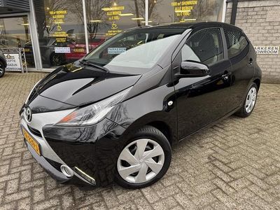 Occasion Toyota Aygo X-play 69 PK (50 kW) 2018 Zwart (metallic) Hatchback