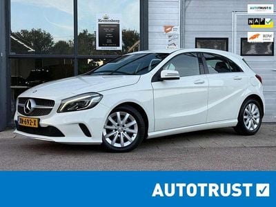 Wit Occasion 2015 Mercedes A180 Prestige Hatchback | € 16.750 (Eerlijke prijs)