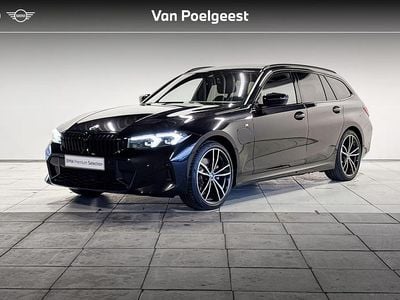 Saphirschwarz metallic (zwart metallic) Occasion 2024 BMW 320e M Sport Stationwagen | € 43.900 (Iets duurder)