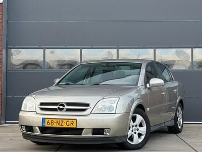 Grijs Occasion 2004 Opel Vectra Elegance Sedan | € 1.450 (Goede deal)