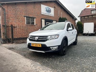 Wit Occasion 2015 Dacia Sandero Lauréate Hatchback | € 6.950 (Eerlijke prijs)
