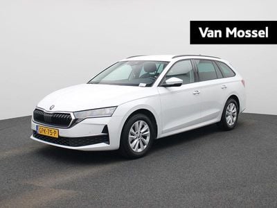 Wit Occasion 2024 Skoda Octavia Business Line Stationwagen | € 31.944 (Eerlijke prijs)