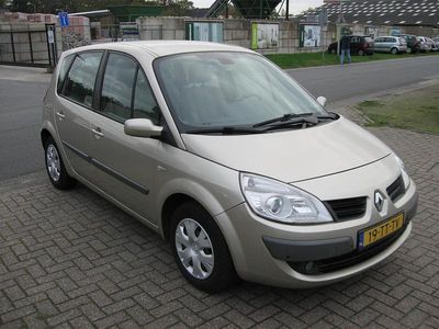 Beige (metallic) Gebruikt 2007 Renault Scénic II Komfort MPV | € 1.499 (Goede deal)