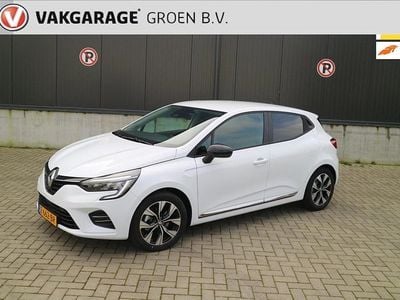Wit Gebruikt 2023 Renault Clio V Evolution Hatchback | € 20.950 (Goede deal)
