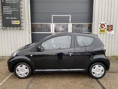 Zwart Gebruikt 2010 Toyota Aygo Comfort Hatchback | € 2.940 (Eerlijke prijs)