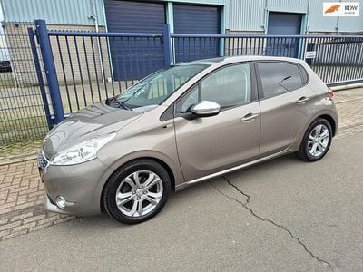 Beige Gebruikt 2015 Peugeot 208 Style Hatchback | € 5.499 (Eerlijke prijs)