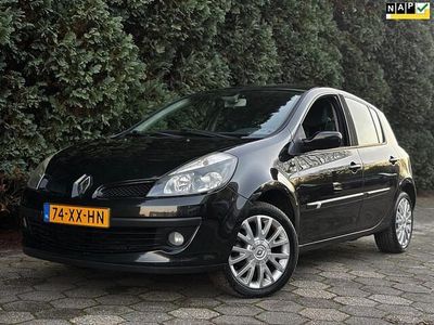 Zwart Gebruikt 2007 Renault Clio II Dynamique Hatchback | € 2.250 (Eerlijke prijs)